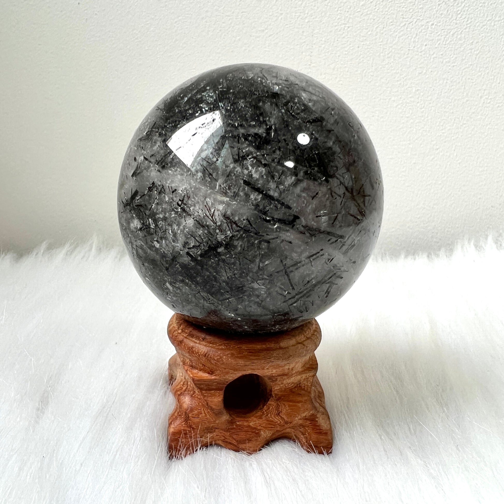 黑髮晶球 - 強大的能量守護