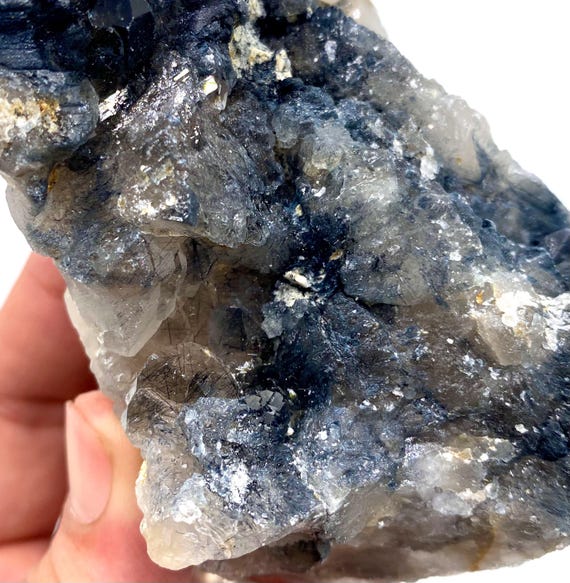 黑髮晶原石晶柱 - 高等級黑髮晶的特徵