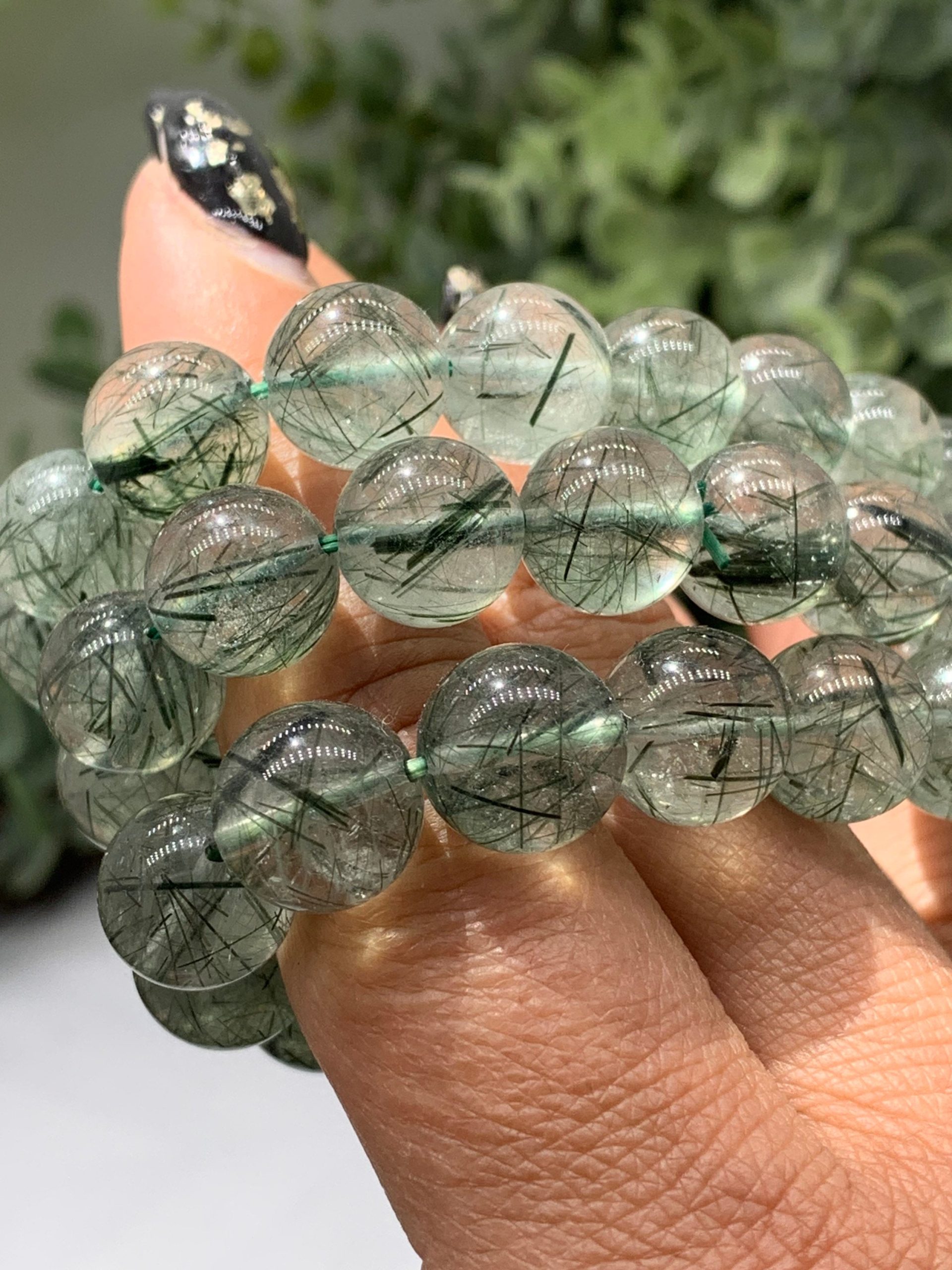 綠髮晶手持特寫