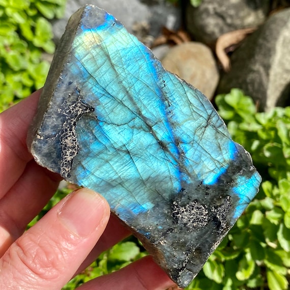 馬達加斯加拉長石藍色光暈