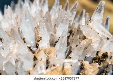 白水晶晶簇微距近照