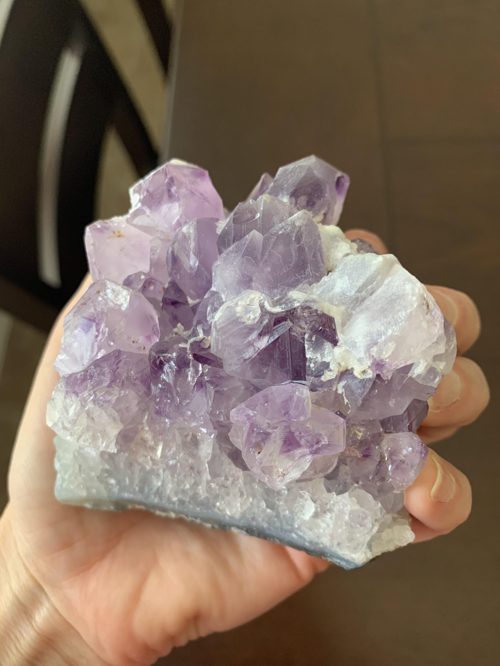褪色的紫水晶原石