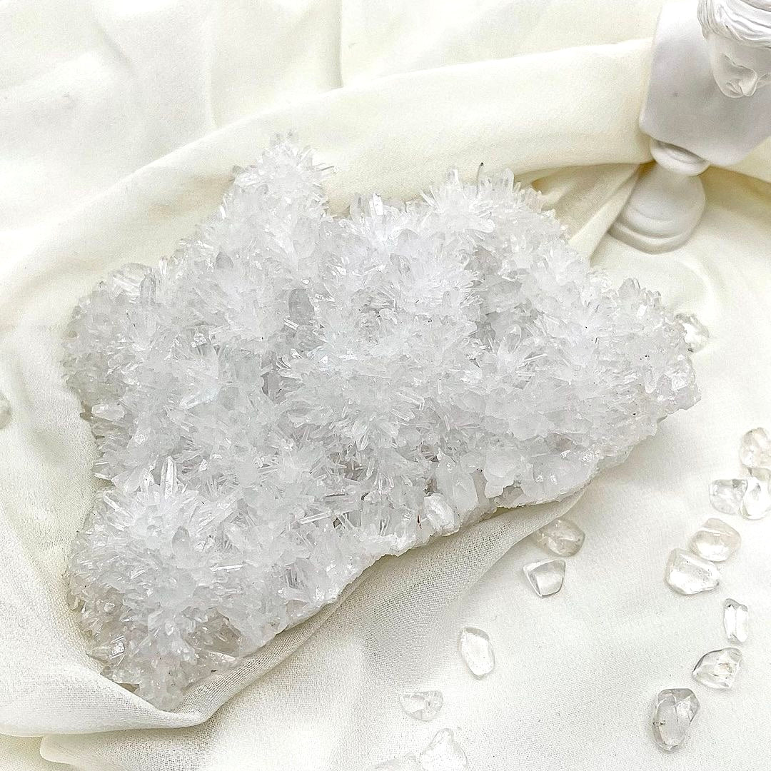 白水晶簇晶體
