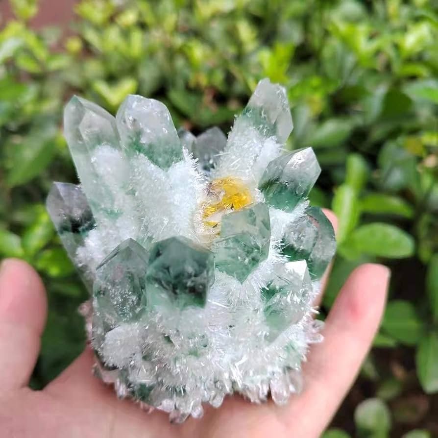 綠幽靈水晶細節近拍